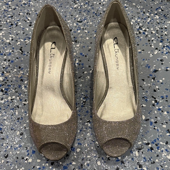 Excellent condition CL Laundry Peep Toe Heels - Silver/Gold tones size 8 1/2 - Picture 1 of 5